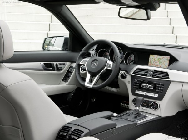 Mercedes-Benz-C-Class-2012-salonas-1