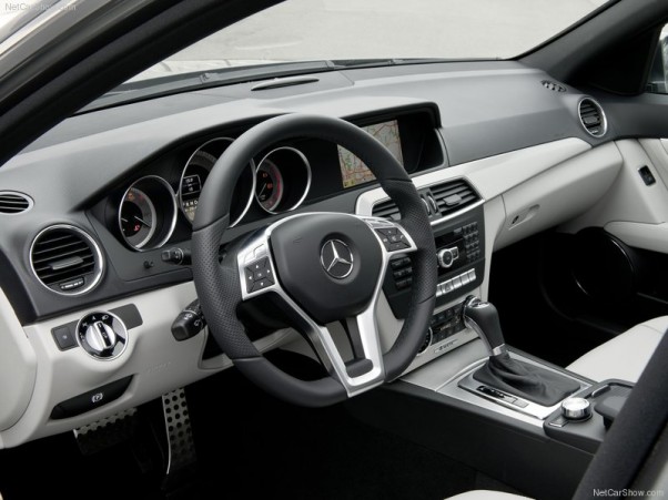 Mercedes-Benz-C-Class-2012-salonas-2