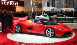 Automobiliu naujienos Ferrari LaFerrari 2014