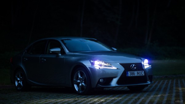 Lexus IS 300h automobilis