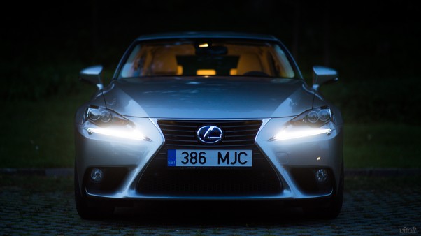 Lexus IS 300h automobilis