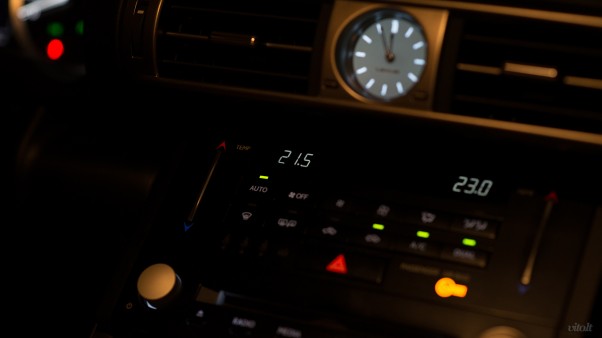 Lexus IS 300h automobilis: salonas