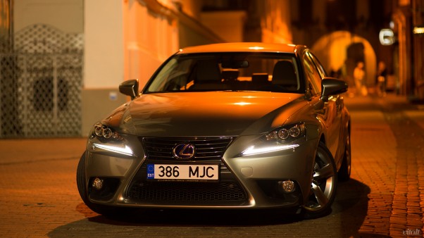 Lexus IS 300h automobilis