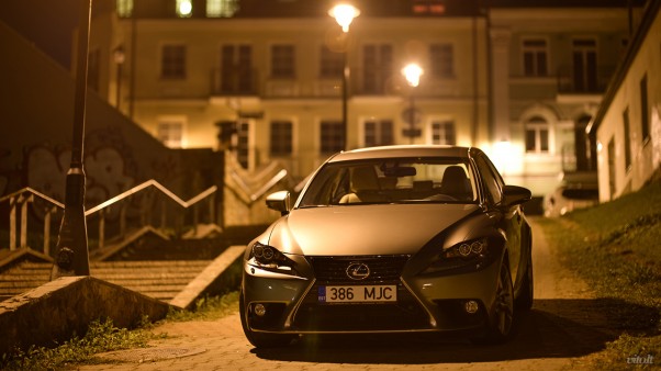 Lexus IS 300h automobilis