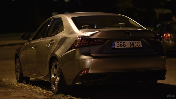 Lexus IS 300h automobilis