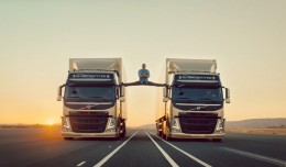Epinė Volvo reklama ir Žanas Klodas van Damas