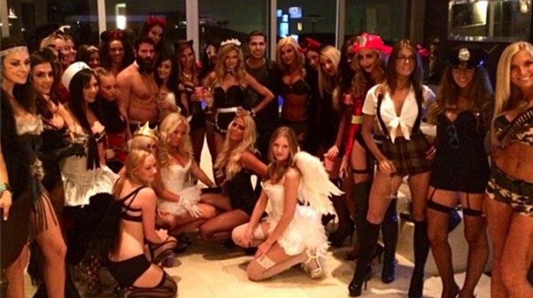 Dan Bilzerian su merginomis